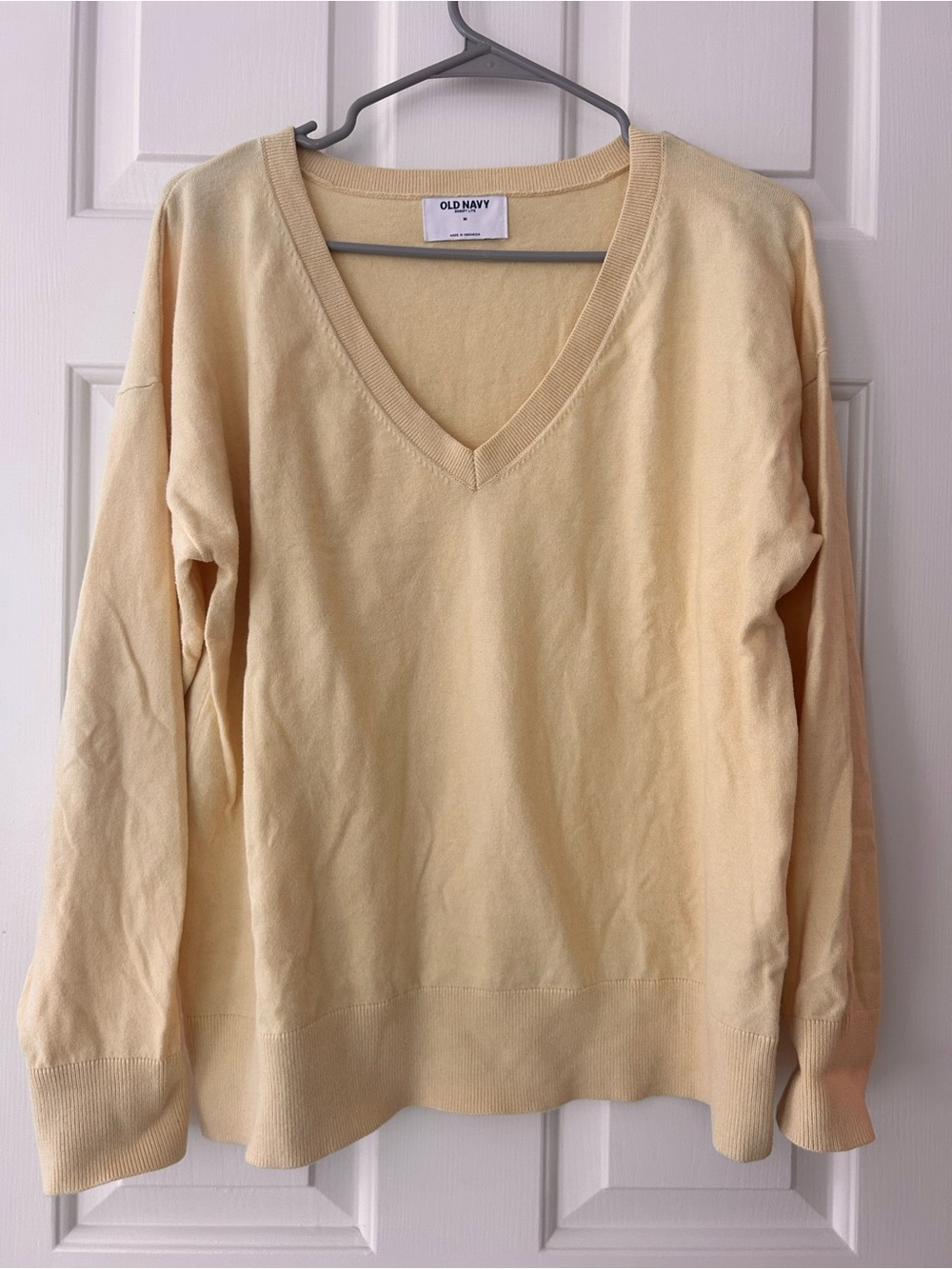 Old Navy Women's yellow V-Neck Sweater
